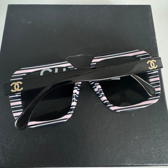 Chanel CC Logo Striped Oversized Sunglasses Pink Black Authentic CoA - Picture 2 of 4